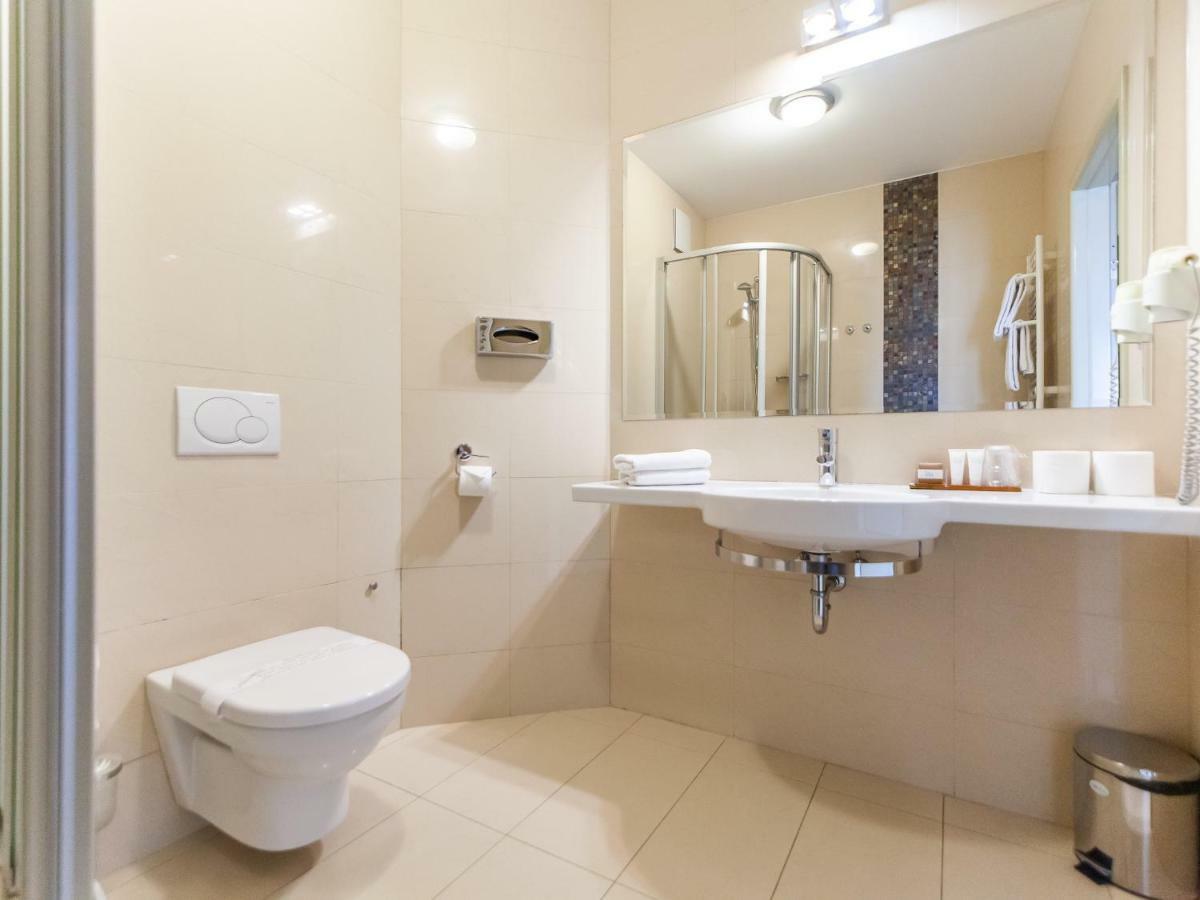 Apartament Hotelowy Delux W Kolobrzegu Ul Kosciuszki 16 Pobyt 7 Nocy 20 Procent Rabatu ,4 Dni 10 Procent Rabatu Экстерьер фото